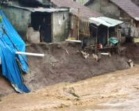 Hujan Lebat, Enam Rumah Ambles
