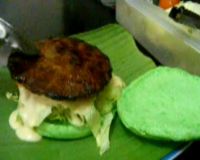 Burger Hijau Berselimut Daun Pisang  