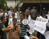 Warga Kompleks TNI Menolak Digusur
