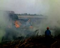 Pabrik Arang Terbakar