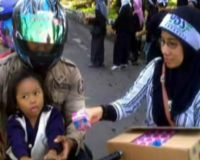 Bagi-bagi Susu di Hari Gizi Nasional