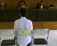 Peneror Bom Divonis 9 Bulan Bui