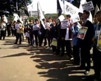 Aksi Kecam Kasus Century di Gedung Sate