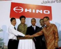 Showroom Anyar Hino di Sunter