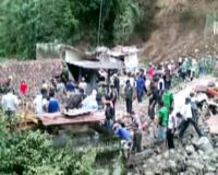 Benteng Ambrol Timpa 2 Rumah