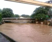 Seribuan Warga Bantaran Ciliwung Mengungsi