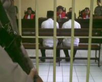 Sidang Pembunuhan Ricuh
