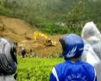 Puluhan Rumah Rusak Tertimbun Longsor