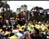 Ribuan Petani Tembakau Demo DPR  