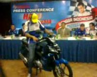 Valentino Rossi Menyapa Surabaya