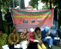 Oemar Bakrie Serbu DPRD 