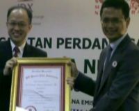 Sarana Menara Nusantara Melantai di Bursa