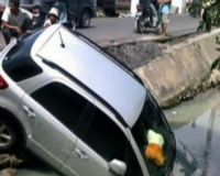 Suzuki X-Over Nyungsep ke Kali