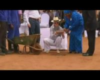 Madonna Bangun Sekolah di Malawi
