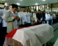 Jenazah HM Noer Disalati di Masjid Al Falah