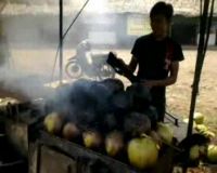 Segarnya Kelapa Bakar Kunigor