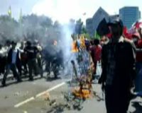 Buruh Bakar Poster SBY-Boediono