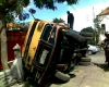 Truk Pengangkut Karton Terguling