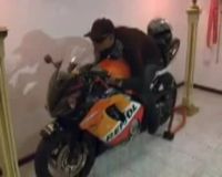 Mati Pun Masih Naik Motor
