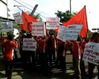 Puluhan Buruh Karbon Tuntut Hak