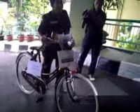 Oemar Bakri Laporkan Korupsi SDN UNJ