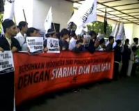 Kasus Ariel Fenomena Gunung Es