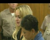 Lindsay Lohan Nangis, George Michael Ditangkap Polisi