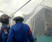 Home Industri di Surabaya Terbakar