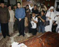 SBY Melayat Tokoh Petisi 50