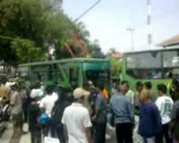 Ratusan Awak Bus Mini Demo Dishub