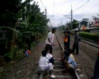 KRL Tabrak Corolla di Pasar Minggu