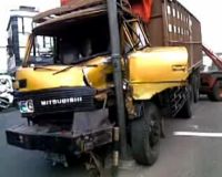 6 Kendaraan Tabrakan Beruntun