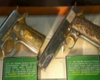 Senjata Berlapis Emas-Perak di Meksiko