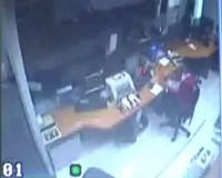 Rekaman CCTV Perampokan Bank CIMB Niaga