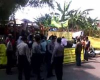 Kampus UI Depok Didemo Warga  