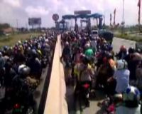 Usai Salat Id, Jembatan Suramadu Diserbu  