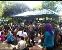 Pengunjung Ragunan dan TMII Membludak