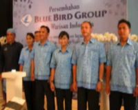 Blue Bird Kini Pakai Batik