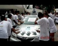 Final Lomba Memegang Mobil