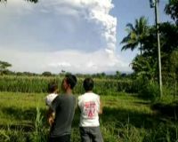 Erupsi Merapi Bergerak Vertikal