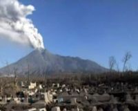 Material Merapi Timbun Makam Mbah Maridjan