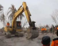 Tim SAR Turunkan Alat Berat 