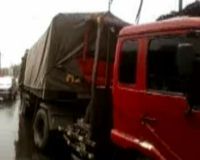 Truk Muat Semen Seruduk Rumah Warga