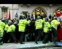 Demo Mahasiswa di London Rusuh