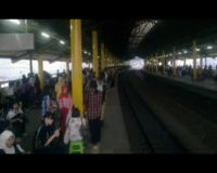 Penumpang KRL Bogor-Jakarta Membeludak