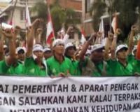 Ribuan Petani Tebu Demo Kantor Gubernur