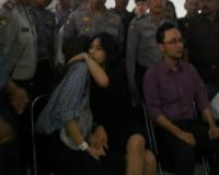 Ariel Kasihan Lihat Luna Maya Menangis