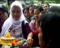 Tumpeng untuk Hakim dari Kaum Ibu