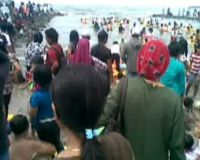 Pantai Ancol Kebanjiran Pengunjung 