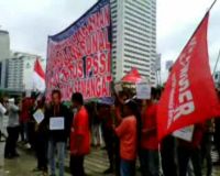 Demo Tentang LPI di Bundaran HI 